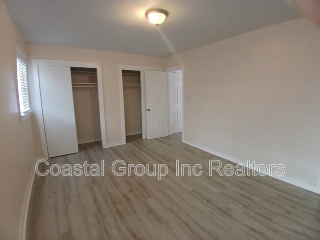 Building Photo - 220 57th St