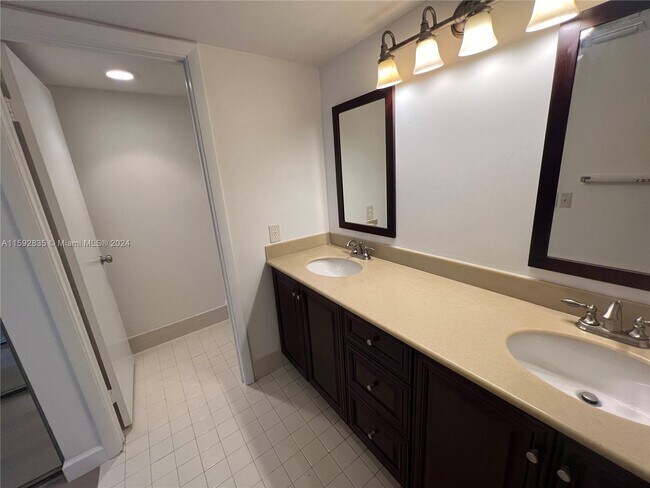 Building Photo - 773 SW 120th Way