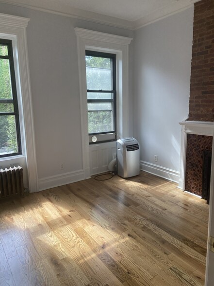 Building Photo - 308 Lewis Ave
