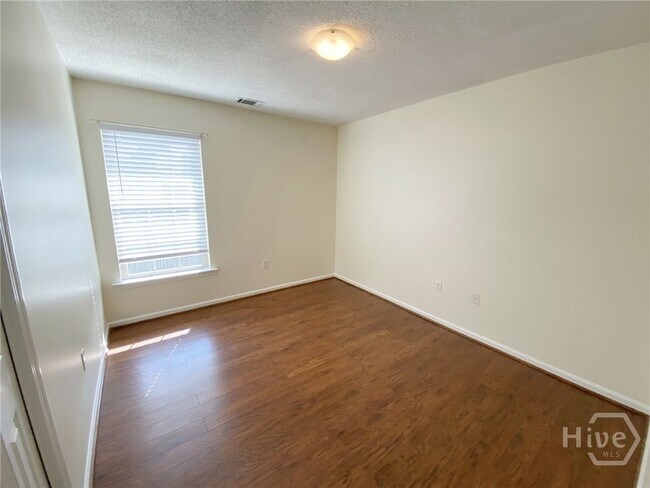 Building Photo - 205 Salt Landing Cir