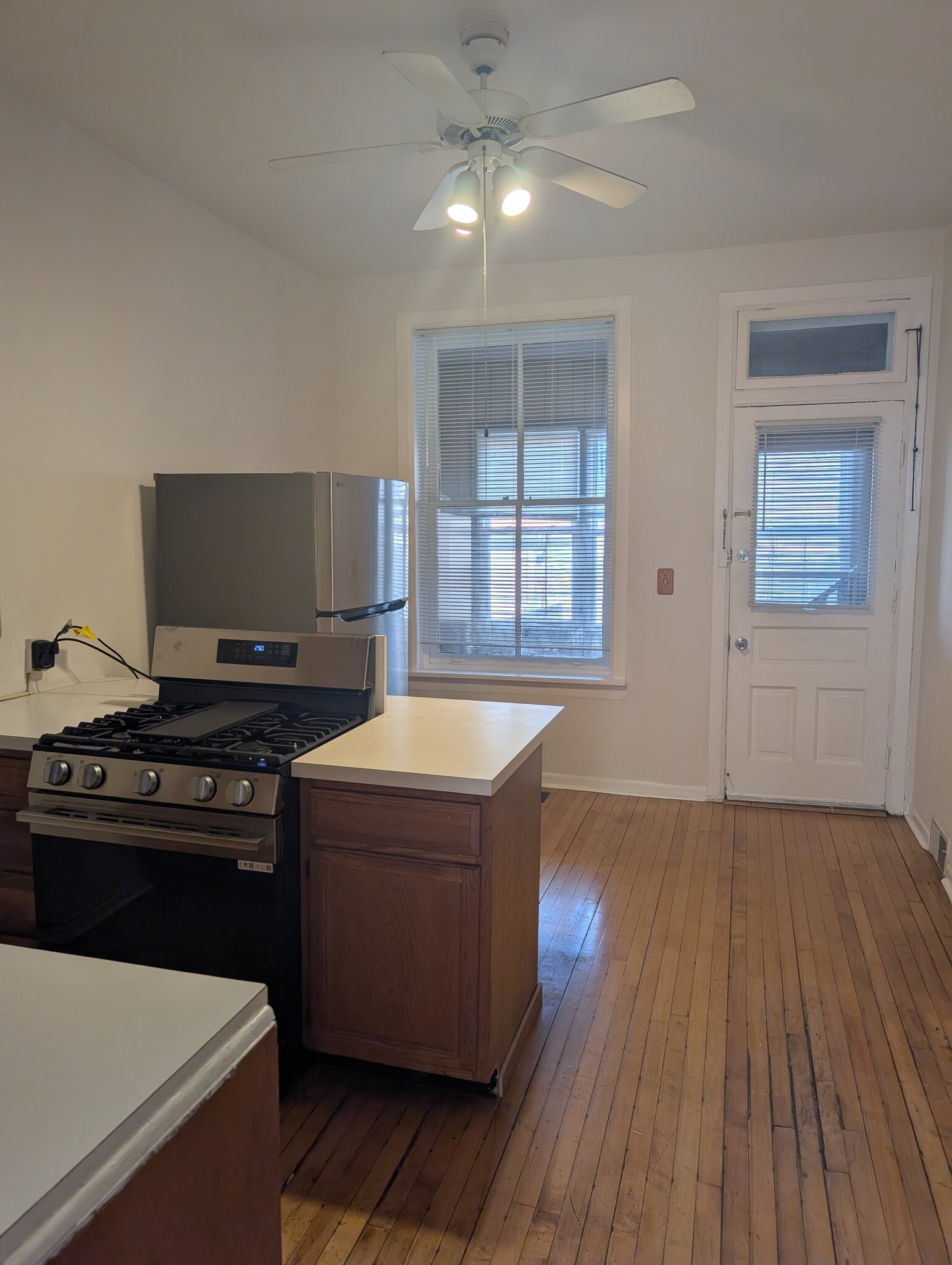 Building Photo - 1935 N Leavitt St