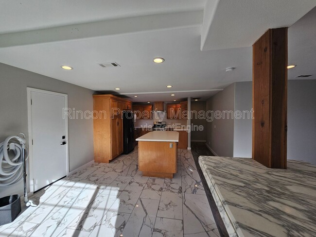 Building Photo - 2810 Sherwin Ave