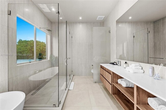 Building Photo - 245 NE 116th St