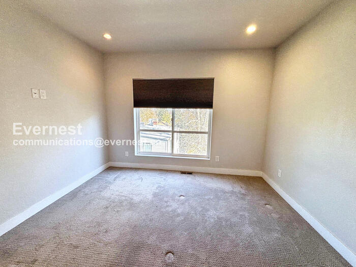 Building Photo - 8130 W 10th Ave