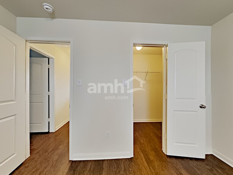 Building Photo - 12898 Cedarcreek Trl