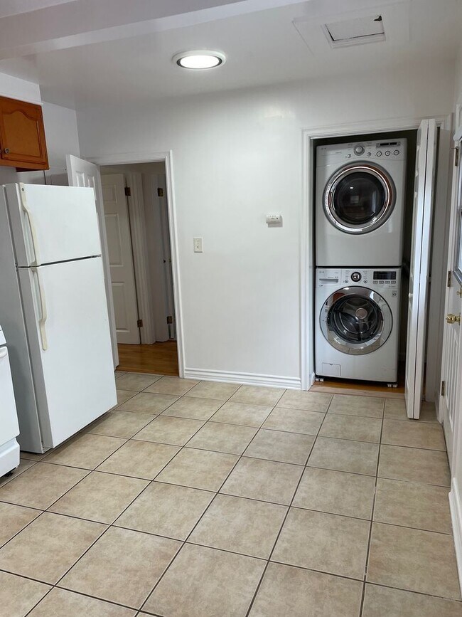 Building Photo - Cute 1 Bedroom Unit in PRIME Echo Park!