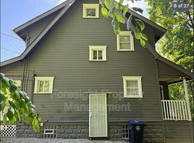Building Photo - 692 W Thornton St