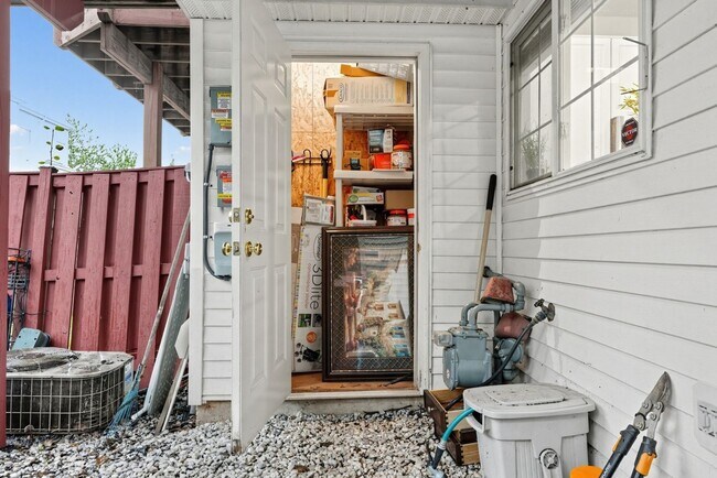 Building Photo - 2420 Dew Meadow Ct