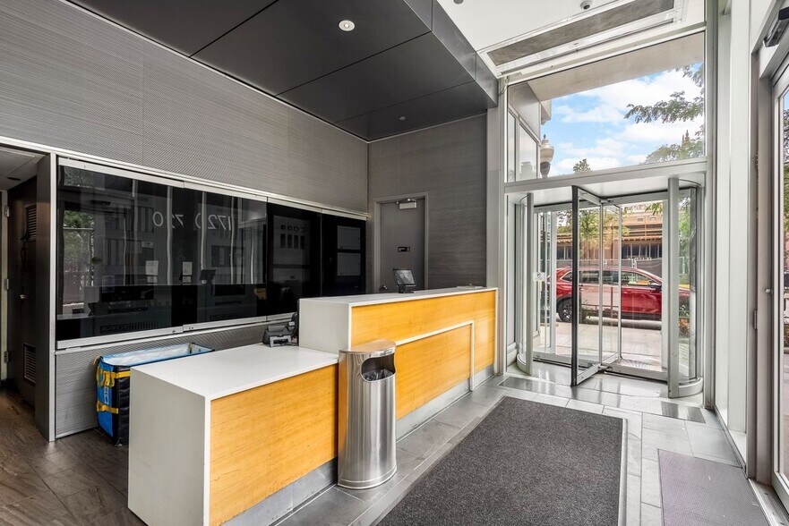 Building Photo - 1720 S Michigan Ave