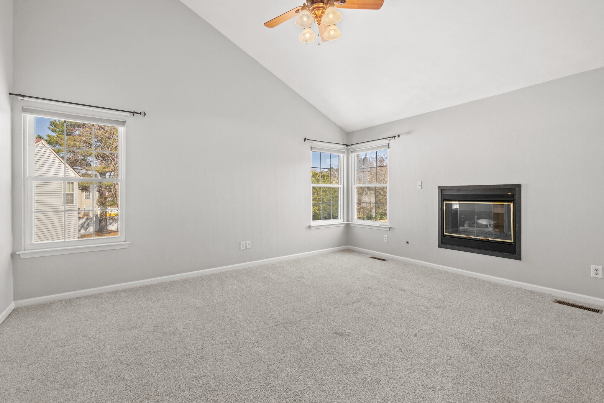 Building Photo - 305 Hidden Falls Ct