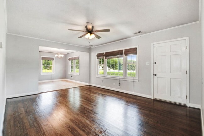 Building Photo - RENOVATED 2 BR, 1.5 BA W/ DETACHED GARAGE/ STORAGE - PIKEVILLE SCHOOLS