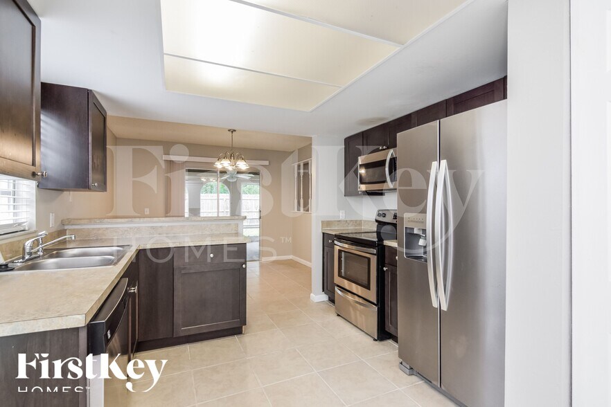 Building Photo - 4071 Forecast Dr