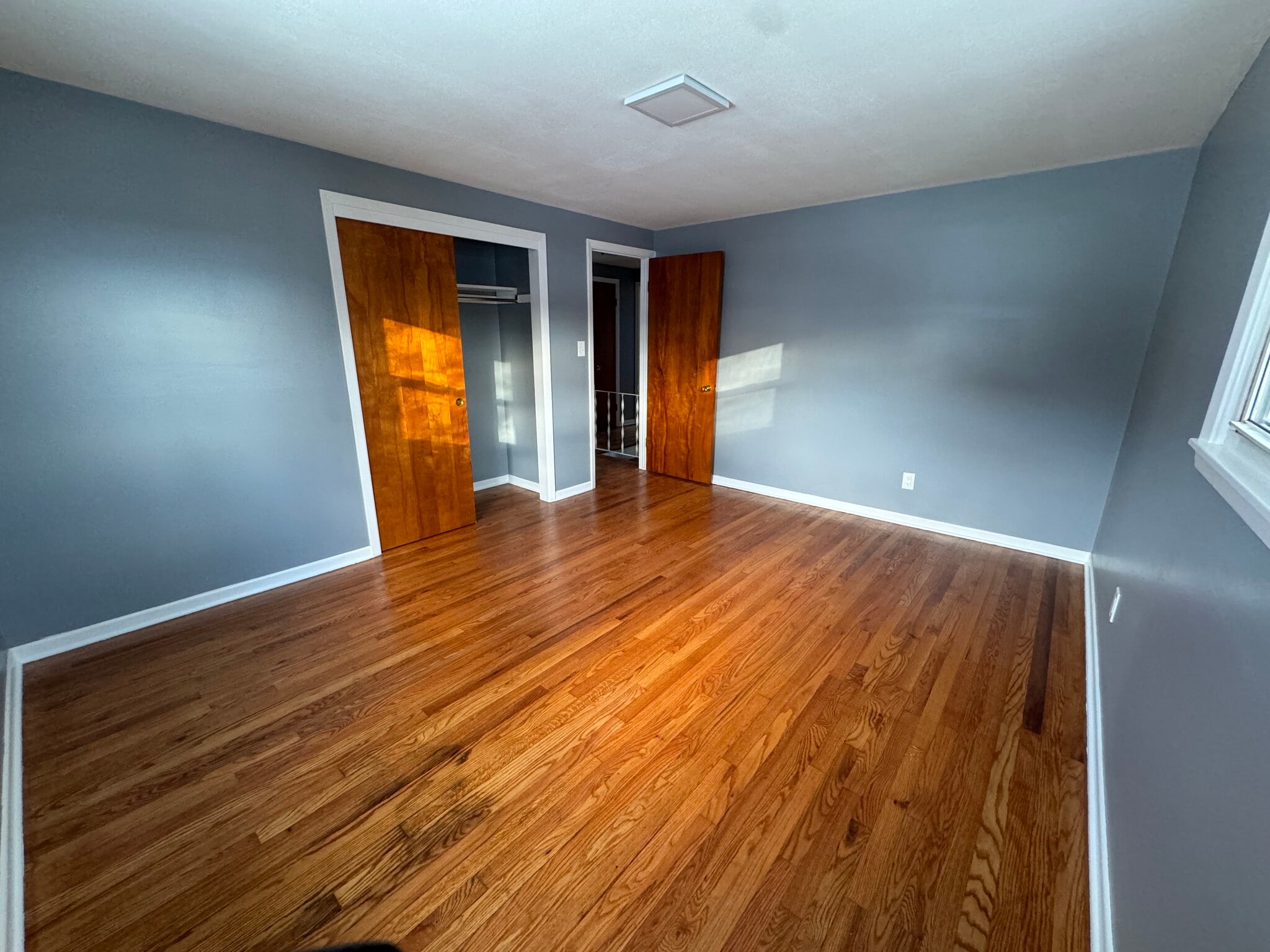 Bedroom (1st largest) - 206 Longmeadow Dr