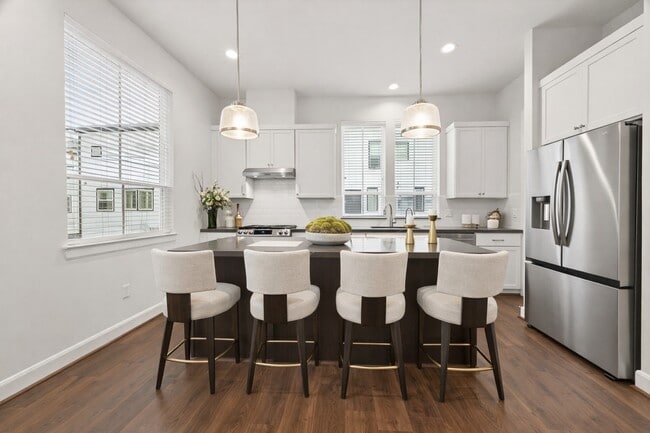 Building Photo - 2712 Grand Fountains Dr