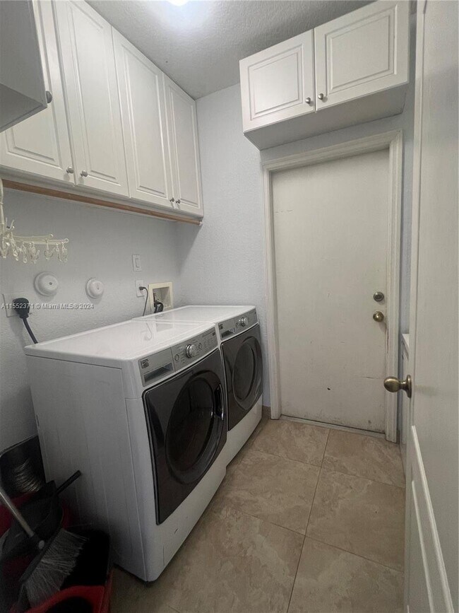 Building Photo - 15272 Southwest 11th Street, Miami, FL 331...