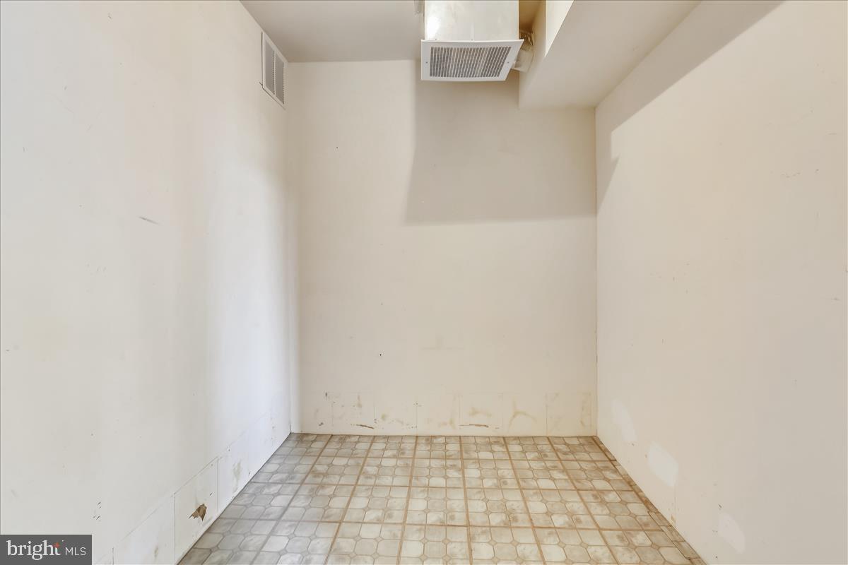 Building Photo - 501 Hungerford Dr