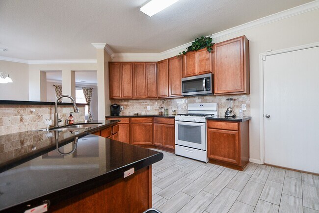 Building Photo - 2810 Powell Springs Ct