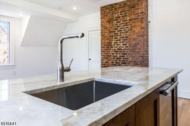 Building Photo - 63 Park St