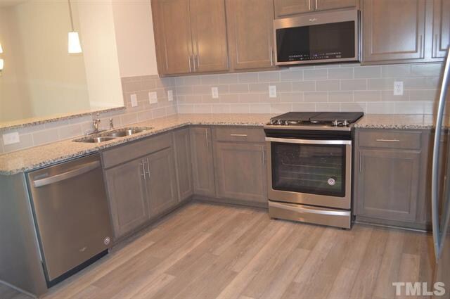 Building Photo - Room in Townhome on Talley St