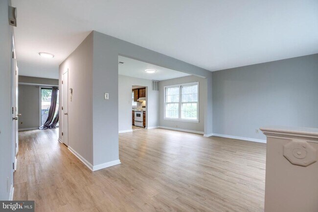 Building Photo - 322 Clay St