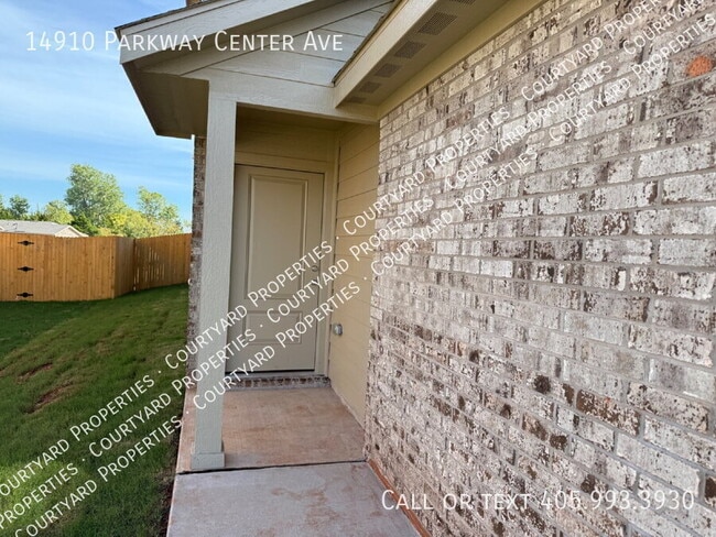 Building Photo - 14910 Parkway Center Ave