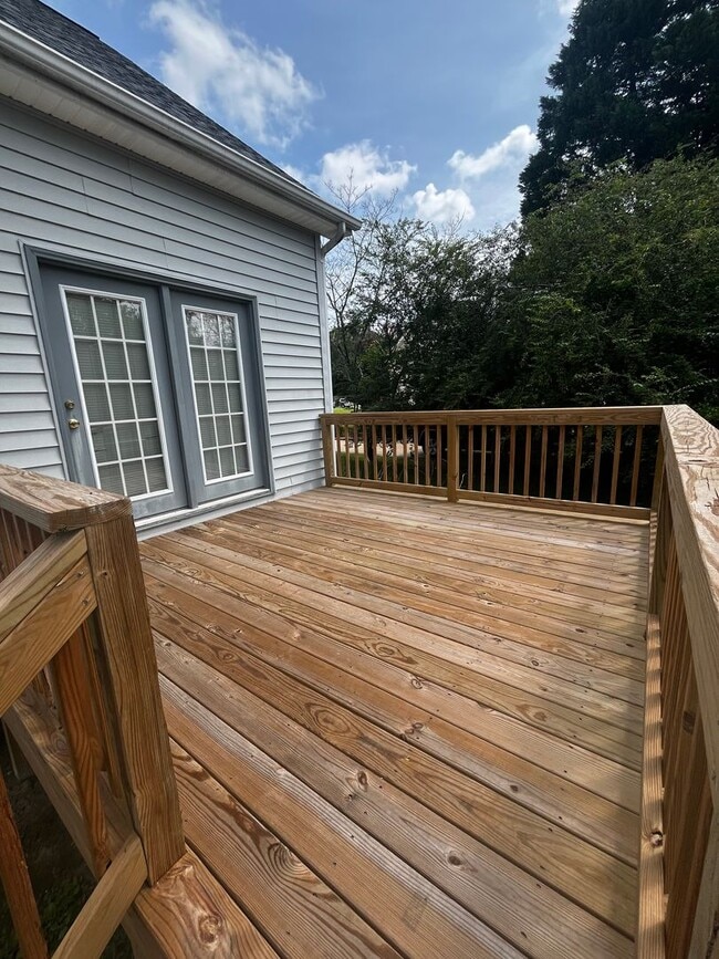 Building Photo - Three Bedroom located in the Ghent Neighborhood