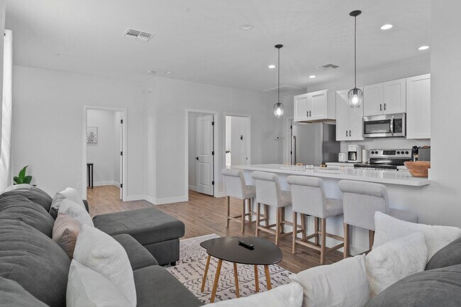 Building Photo - 3757 E Van Buren St