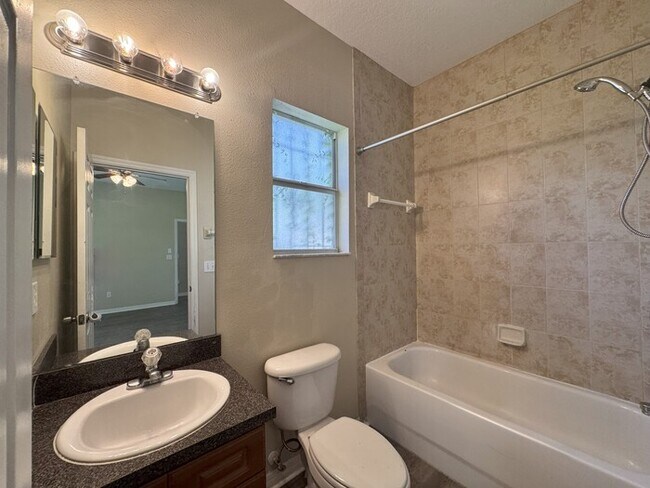 Building Photo - Charming 3-Bedroom Home with Modern Update...