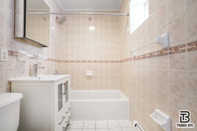 Building Photo - 4 bedroom in Brooklyn NY 11207