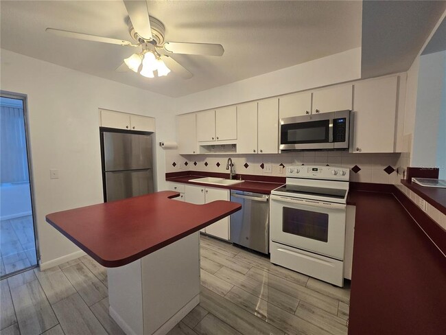 Building Photo - 211 Pasadena Ave N