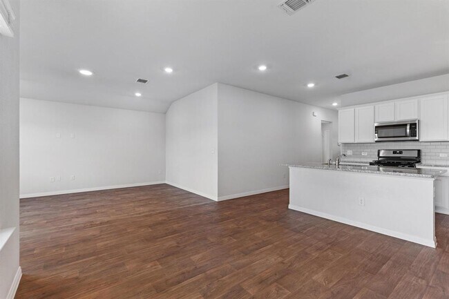 Building Photo - 21020 Price Daniel Dr