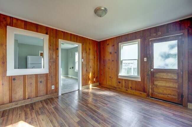 Building Photo - Freshly Updated House (Updated Pictures Coming Soon)