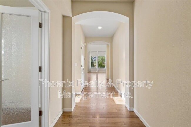 Building Photo - 963 Laramie Ln