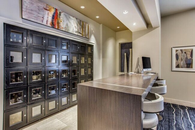 Building Photo - 102 Colorado St