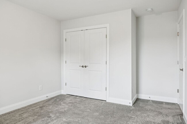 Building Photo - Clover Glen Rental