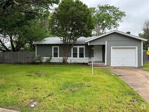 Building Photo - 5200 Sabelle Ln