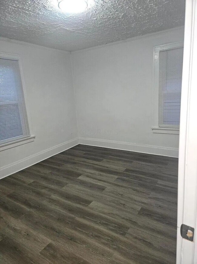 Building Photo - 127 N Burgess Ave