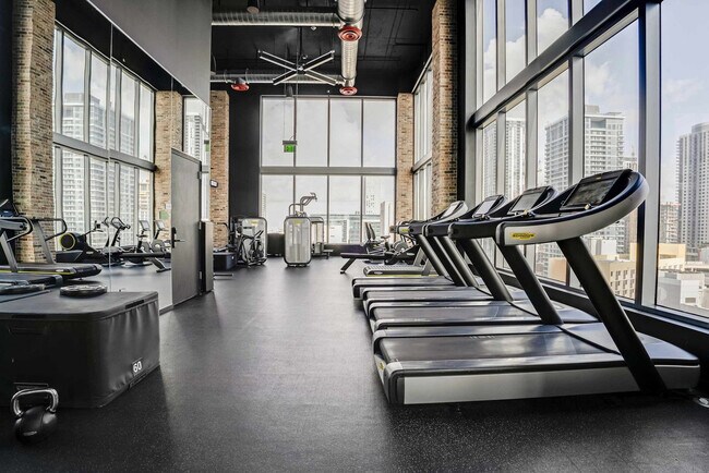 Building Photo - 404 NE 2nd Ave