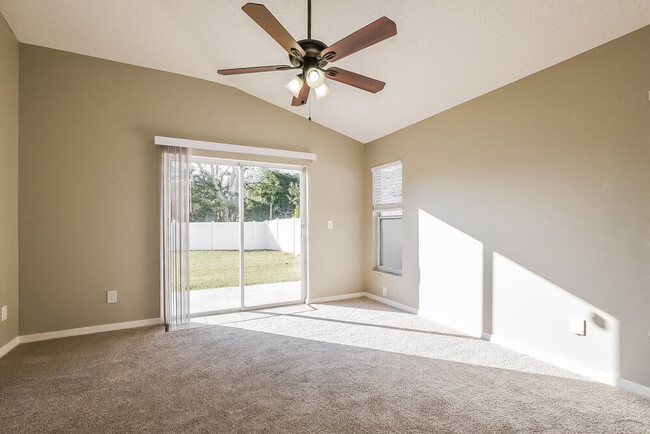 Building Photo - 70 Pine Arbor Dr