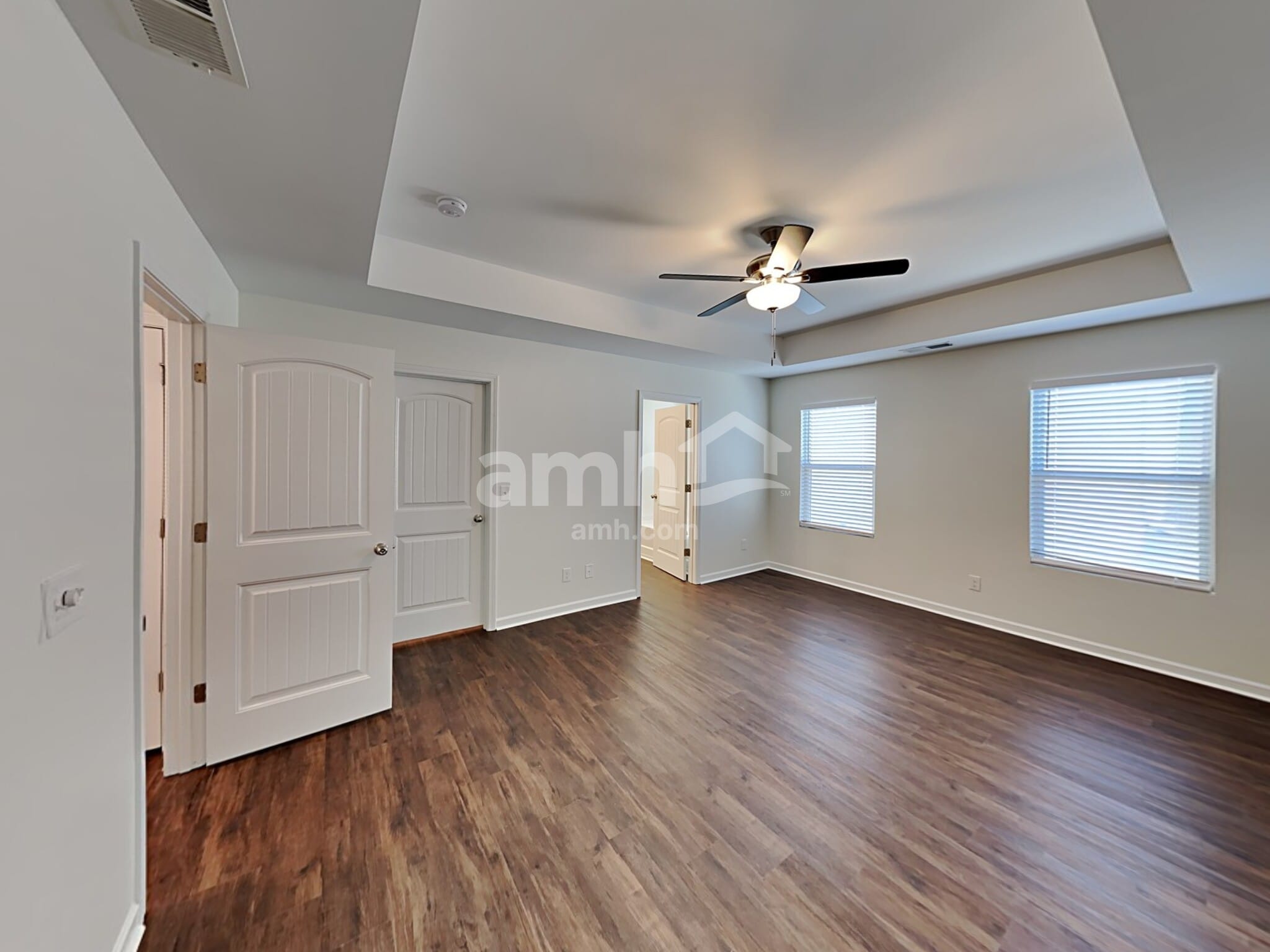 Building Photo - 351 Shady Glen