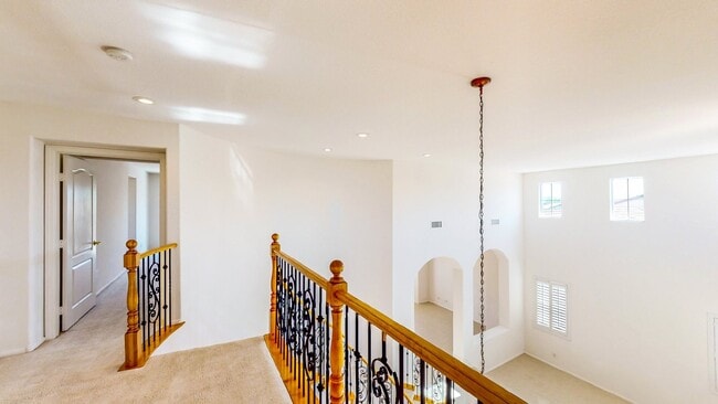Building Photo - Beautiful 4 bedroom 3 full bath home with 2,902 Sq. FT. of living space.