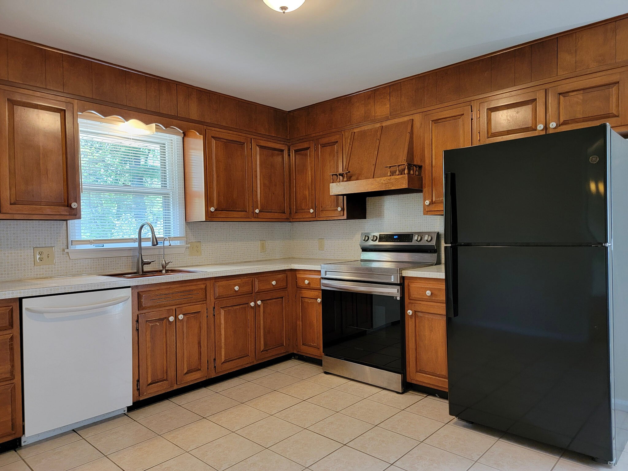 Building Photo - 1404 Carlton Dr