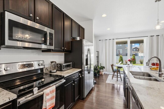 Building Photo - 5576 Bexley Dr