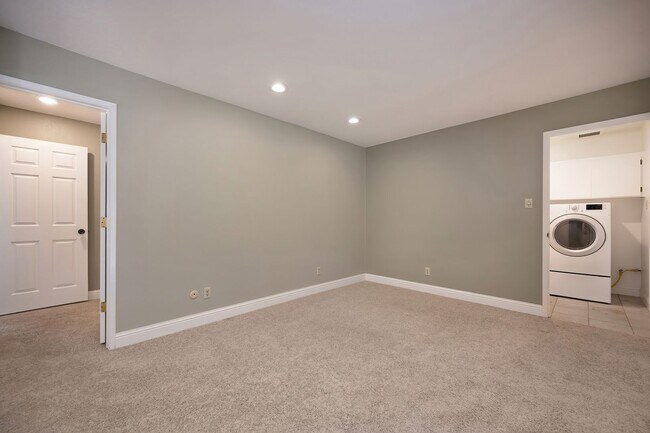 Building Photo - South Auburn Gem! Stylish 2BR Townhome in Quiet, Neighborhood