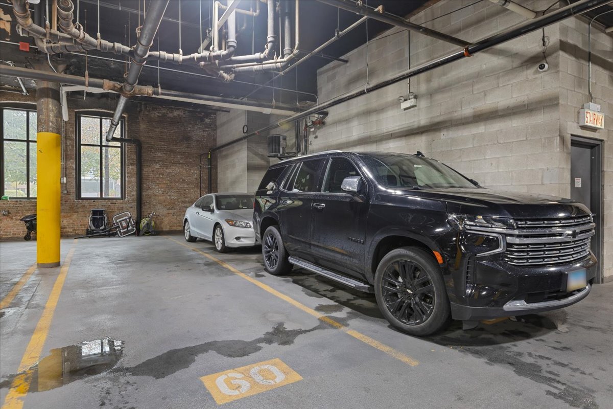 Building Photo - 222 S Racine Ave