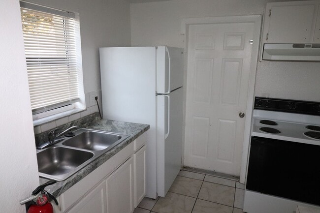 Building Photo - 727 Lucaya Dr