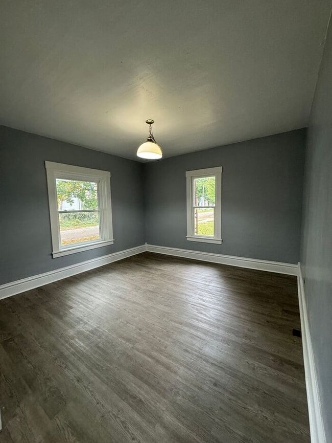 Building Photo - 3 bedroom home in Dowagiac