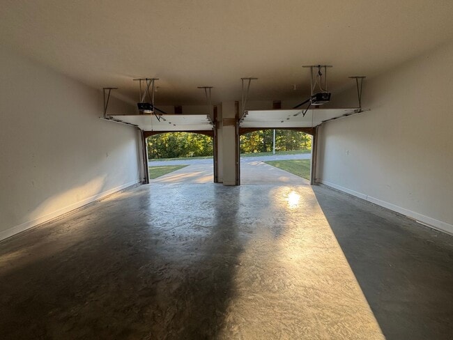 Building Photo - WELCOME HOME!