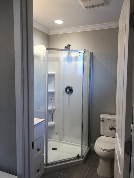 Building Photo - 218 Bradford Dr