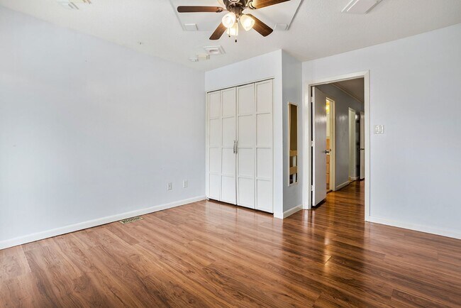 Building Photo - 2 Bedroom 1 Bath Condominium Located in Johnson City, TN